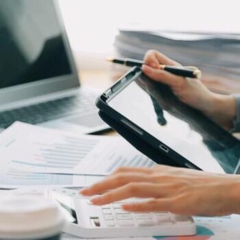 نرم‌افزارهای حسابداری مناسب برای دفاتر بیمه